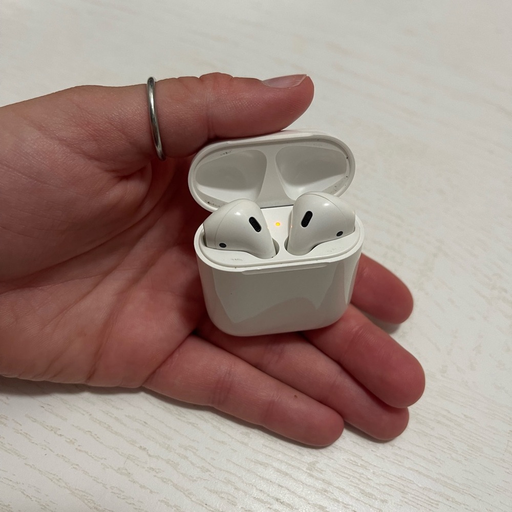 Airpod 1st Generation with charging case